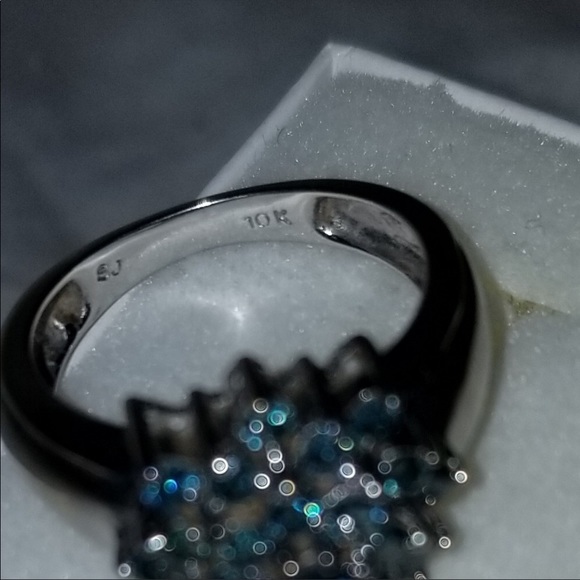 10kt white gold blue diamond ring size 6 - Picture 3 of 4